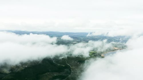 Cubierto por un manto de nubes