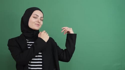 Pointing Right