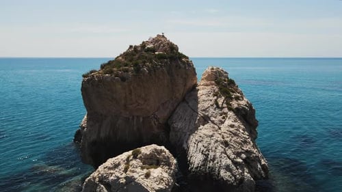 S'envoler vers Petra tou Romiou, ville natale d'Aphrodite, baignée de soleil, Paphos, Chypre, vue aérienne