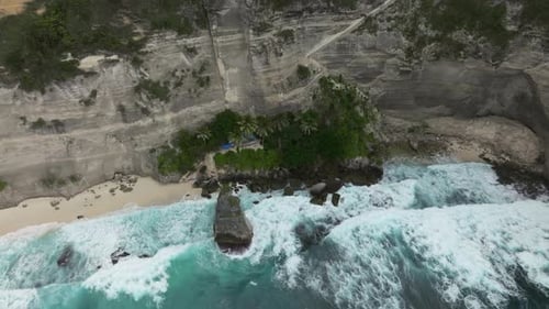 Bali Nusa Penida Diamond Beach from the rocks to the ocean