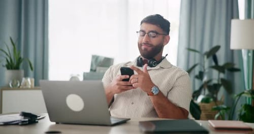 Scrollen, telefonieren und im Home-Office vernetzen in sozialen Netzwerken, in der mobilen App oder im Internet