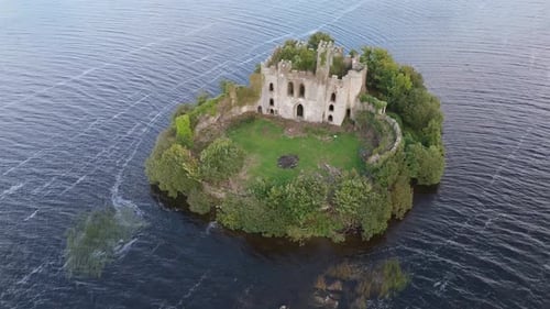 Vue aérienne du château de Mc Dermott, comté de Roscommon, Irlande