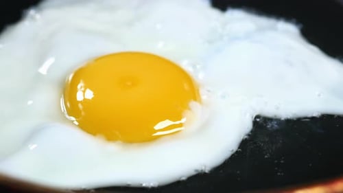Spiegeleier in der Pfanne Nahaufnahme