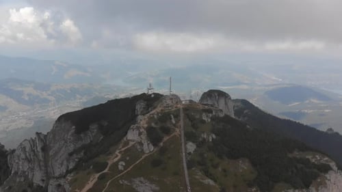 Station météorologique Hoovering - Toaca, mont Ceahlau - Dolly In