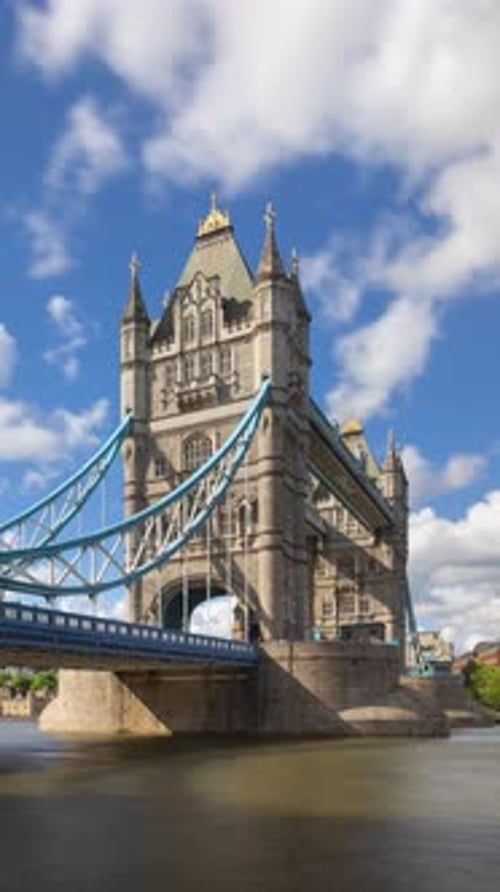Vertical Time Lapse of the Tower Bridge in London