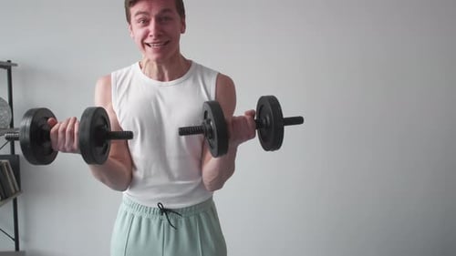 Hard Sport, hombre débil, levantamiento de pesas, esfuerzo