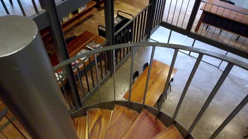 Vista interior de la escalera en espiral del Museo de Arte Moderno de Cuernavaca