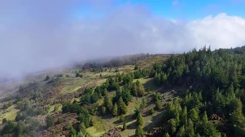 Wolken auf der Landschaft von Maui.