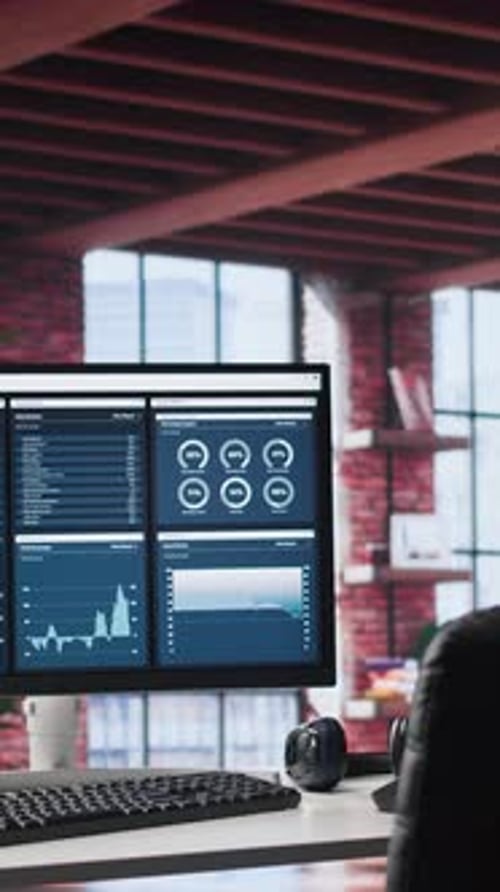 Vertical Video Monitor Showcases Business Trends and Targeted Marketing Development