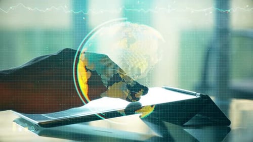 La main d'une femme d'affaires interagit avec un hologramme commercial futuriste sur tablette