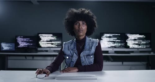 Oficina de ciberseguridad, lectura y programación femenina, desarrollo de software