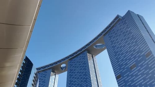 Modernes Hochhaus in der Stadt, Naherholungskonzept, Panoramaaufnahme