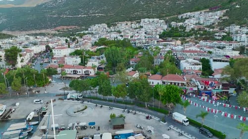 Luftaufnahme Atemberaubende Uferpromenade in der Morgendämmerung in der Region Ka Town Antalya