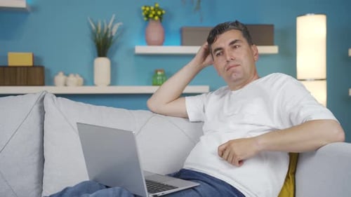 El hombre que no sabe qué hacer.