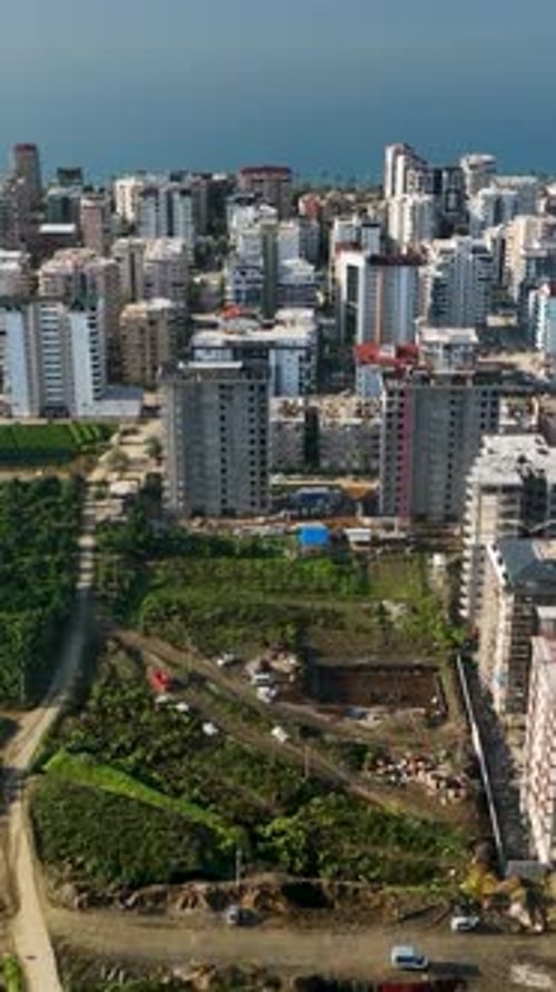 Vídeo vertical Una vista panorámica de la construcción de viviendas