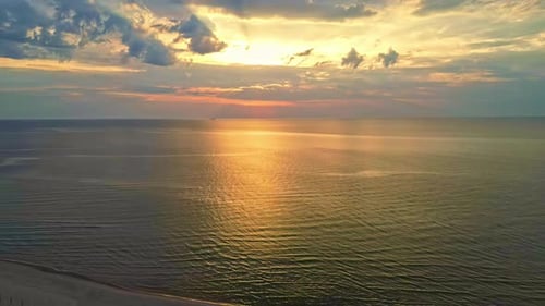 Sunset over sea water skyline, zoom out time-lapse end of day, time passing