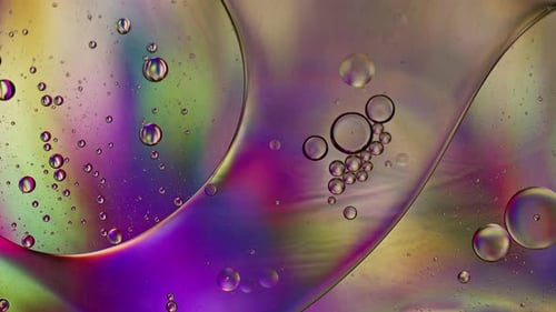 Abstrakte bunte organische Lebensmittelöltropfen, Blasen auf der Wasseroberfläche 118