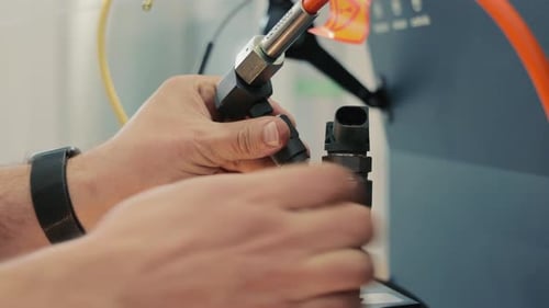 The Master Installs the Fuel Injector on the Diagnostic Stand