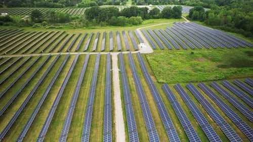 Eine große Solaranlage im Mittleren Westen