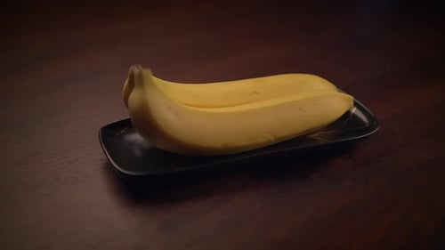 Delicious Fresh Bananas Arranged Beautifully on a Plate for You to Enjoy and Savor