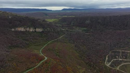 Vorwärtsflug über die Forest Road