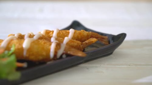 Crispy Fried Shrimp with Creamy Sauce and Salad