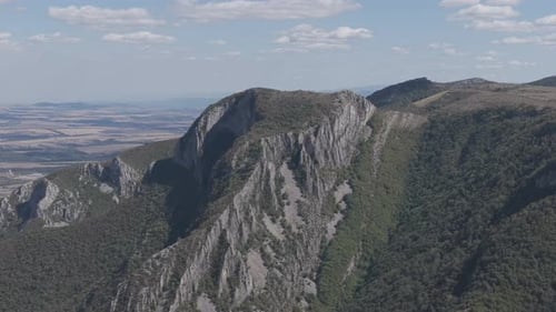 Vue aérienne de la chaîne de montagnes de Vratsa
