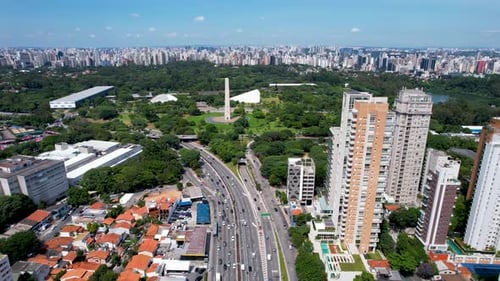 Paisagem urbana de São Paulo, Brasil. Paisagem deslumbrante do parque Ibirapuera.