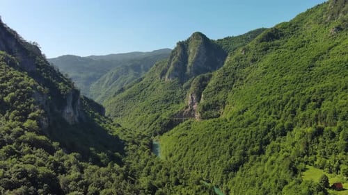 Tara River Canyon und Berge