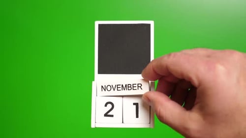 Hand Changes Calendar to November 21 on Green