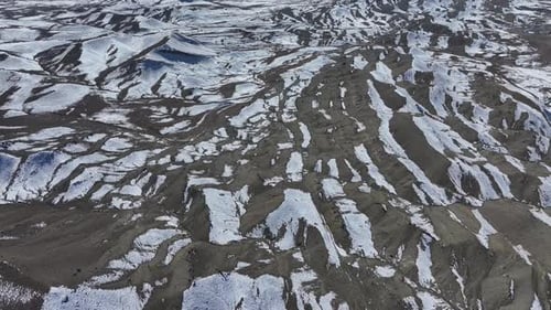 Drone Paktika survole les montagnes enneigées de l'Hindu Kush - Spin Ghar à la frontière entre le Pakistan et l'Afghanistan