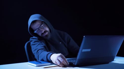 Hinterhältiger und gefährlicher Hacker.