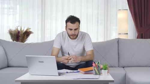 Psychisch kranker Mann mit Nervenzusammenbruch.
