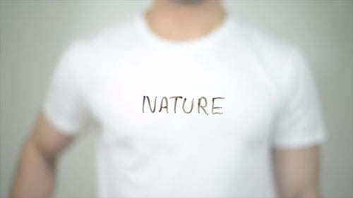 Natur, Mensch schreiben auf transparentem Bildschirm
