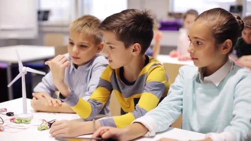 Children Collaborate on a Wind Turbine Project