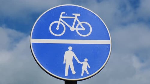 Panneau de partage des itinéraires pour cyclistes et piétons