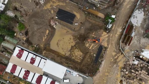 Baustelle in einem Wohnhaus in der letzten Bauphase