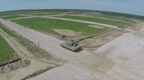 Vue aérienne de la guerre russo-ukrainienne des tirs de chars