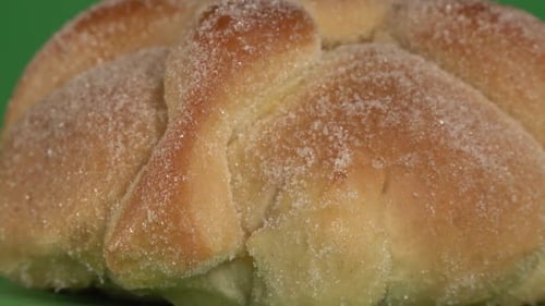 Close up of a pan de muerto on a chroma background.