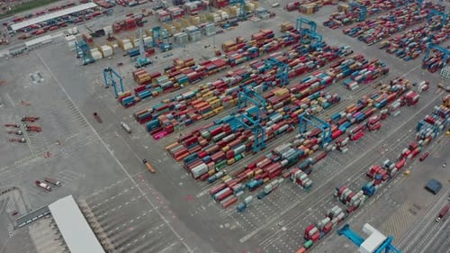 Business Logistic Import und Export Gütertransport per Containerschiff