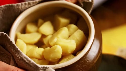 How to Make Creamy Mashed Potatoes with Cheddar