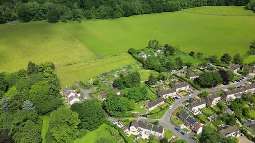 Vidéo aérienne au-dessus d'Uley, Royaume-Uni