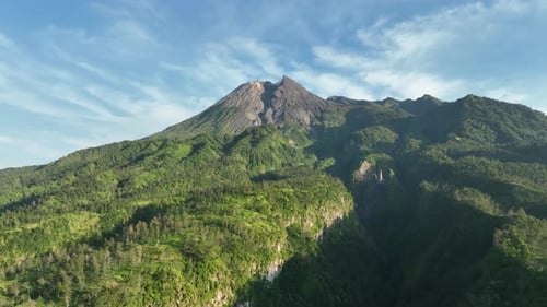 Luftbild des Mount Merapi am Morgen