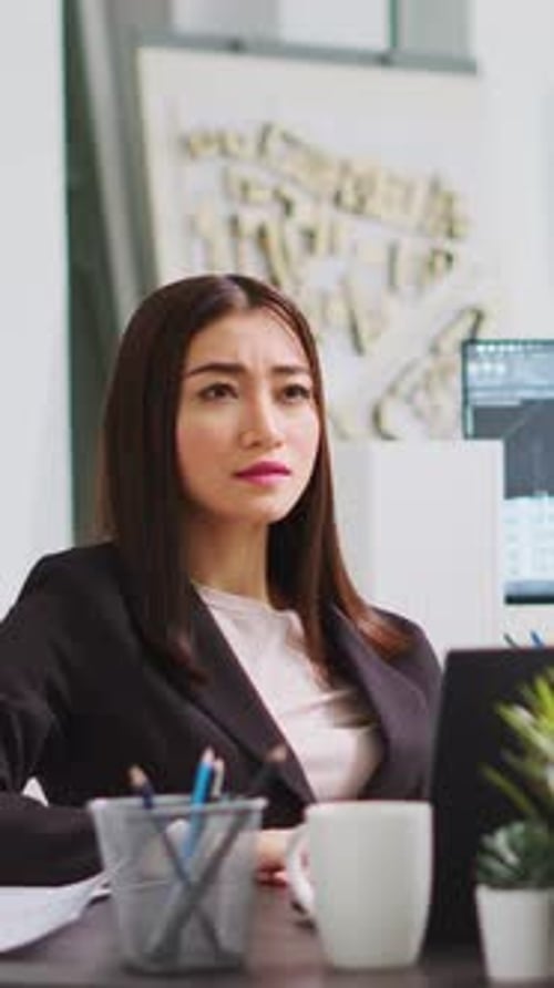 Vertical Video Design Specialist Using Hologram to Shape Property Floor Plan