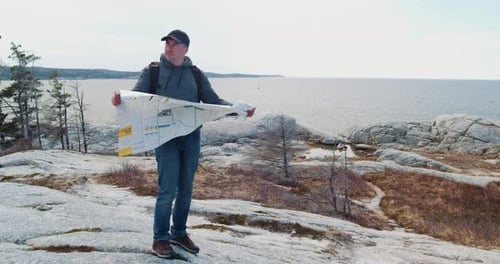 Encontrando o caminho no mapa nas montanhas