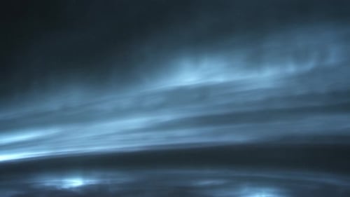Éclairage lumineux des aurores boréales la nuit - angle faible