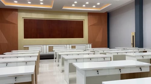 Aula vacía en la universidad