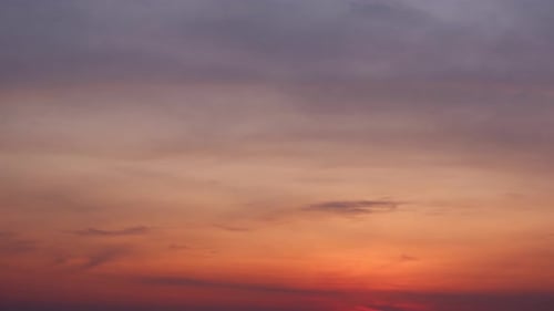 4K-Zeitraffervideo: Wunderschöne bunte Wolken am Himmel