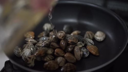 Comment faire des palourdes cuites à la vapeur de saké