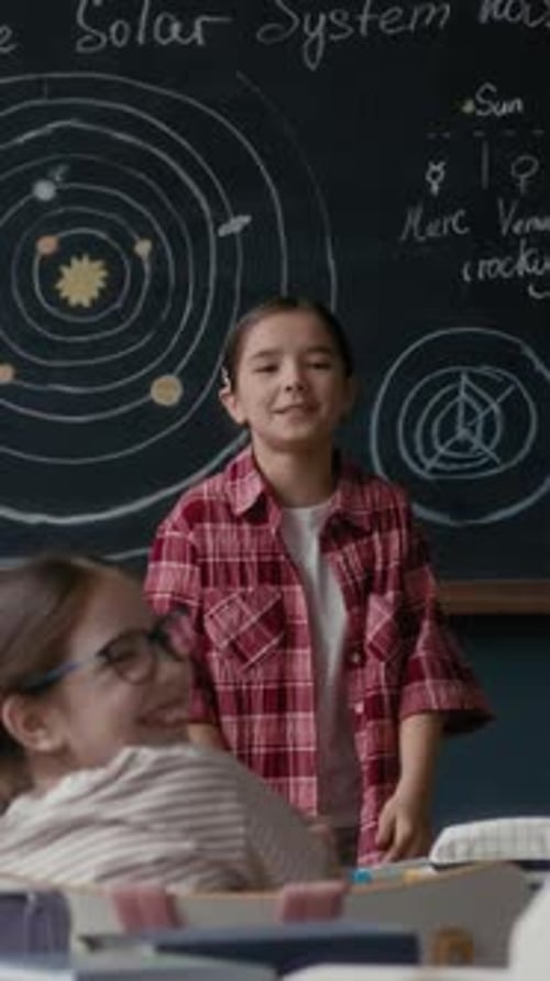 Enthusiastic Schoolgirl Explains Solar System to Classmates